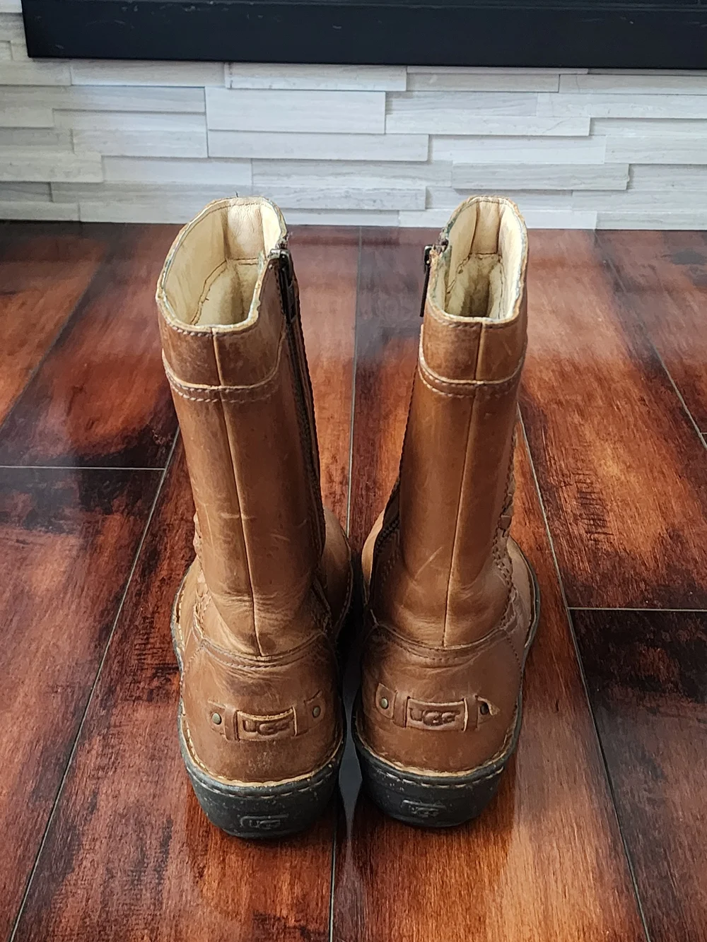 UGG leather cushioned size